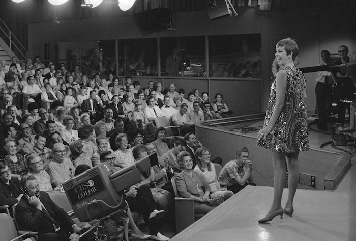 (Photo courtesy CBS) Carol Burnett takes questions from the audience in an early episode of “The Carol Burnett Show.”