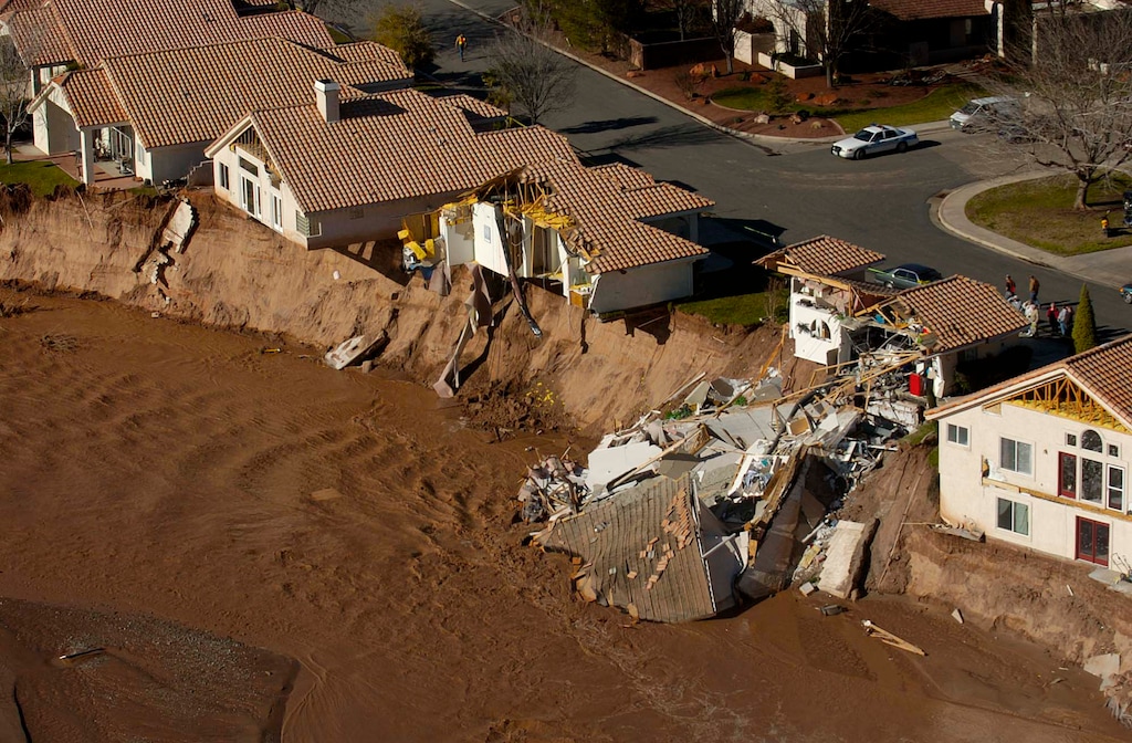 (Trent Nelson | The Salt Lake Tribune) Destroyed homes along the Santa Clara River in St. George after flooding in January 2005.