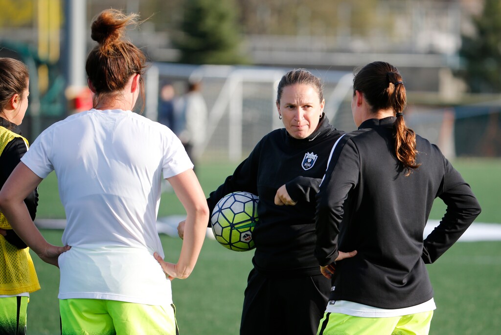 Former Seattle Reign coach Laura Harvey makes a point with her defenders before a match last season. (Photograph by Fred Kfoury III/Icon Sportswire)