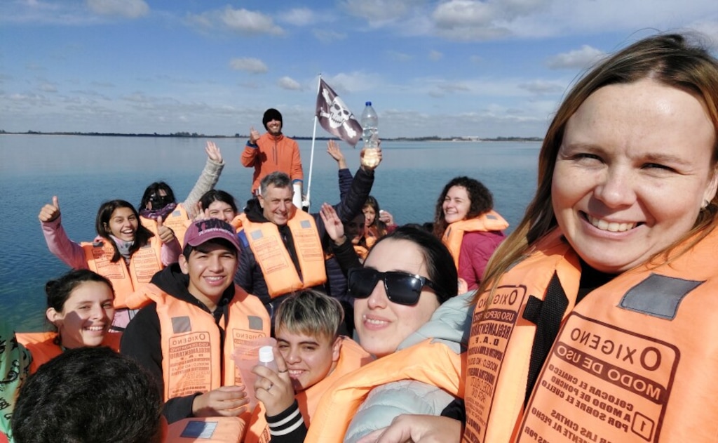 (Marina Castellino) Marina Castellino and Ambientalia Experience students take water samples from Laguna Mar Chiquita for laboratory analysis.