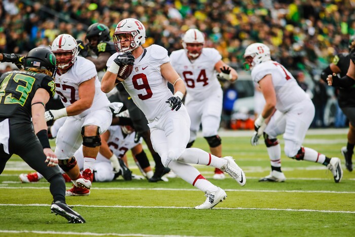 Stanford tight end Dalton Schultz (9) sets up a touchdown in the first quarter of an NCAA college football game against Oregon, Saturday, Nov. 12, 2016, in Eugene, Ore. (AP Photo/Thomas Boyd)