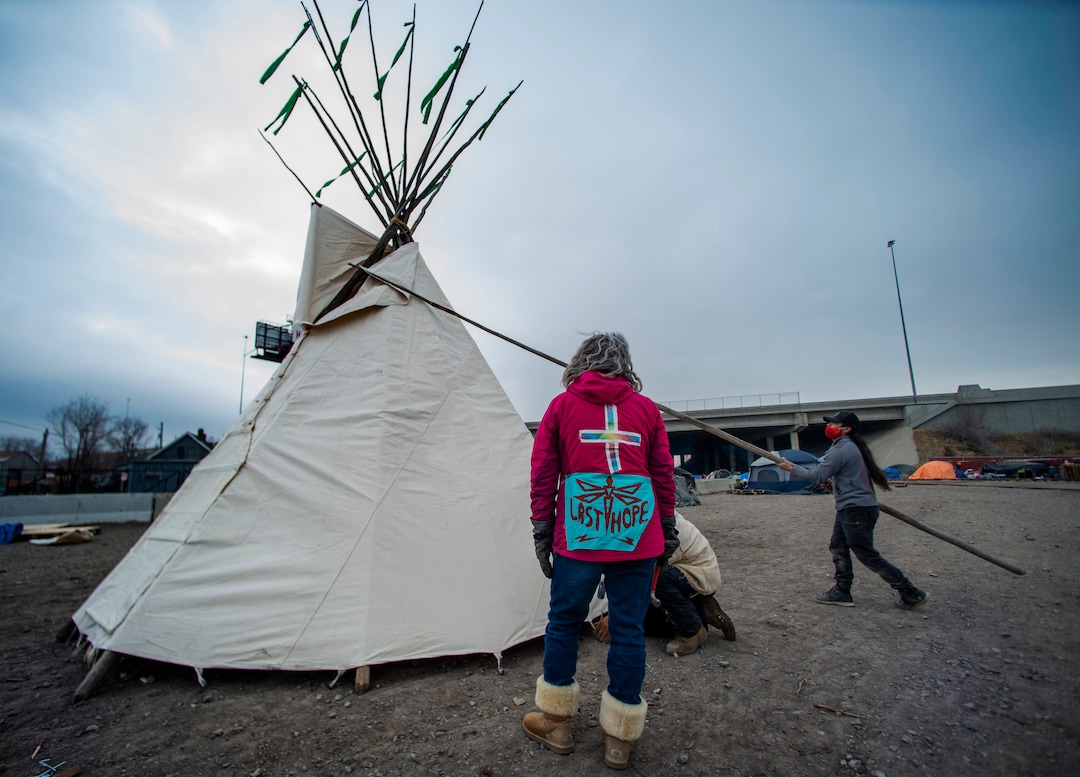 (Rick Egan | The Salt Lake Tribune) Megan helps Carl Moore set up a teepee  at Camp Last Hope, on Thursday, Dec. 31, 2020.