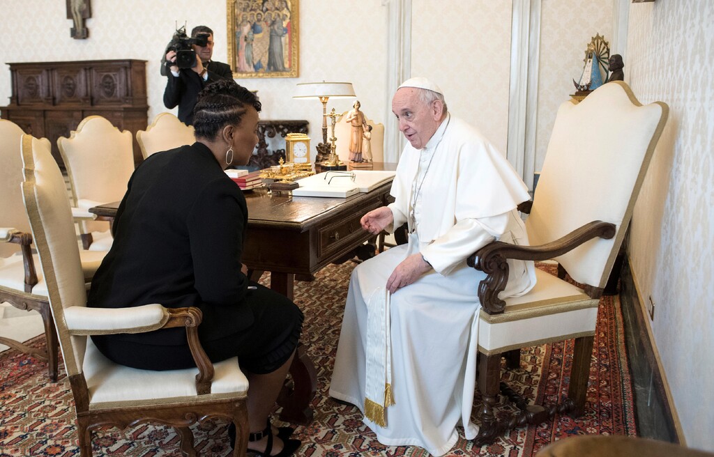 (L'Osservatore Romano/Pool Photo via AP) Youngest child of civil rights leaders Martin Luther King Jr. Bernice King meets with Pope Francis on the occasion of their private audience, at the Vatican, Monday, March 12, 2018.