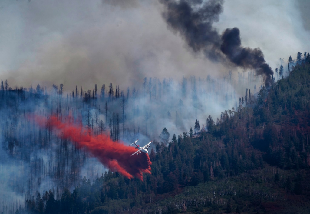 (Rick Egan | The Salt Lake Tribune) A plane drops fire retardant on the fire in Parley's Canyon, on Saturday, Aug. 14, 2021.