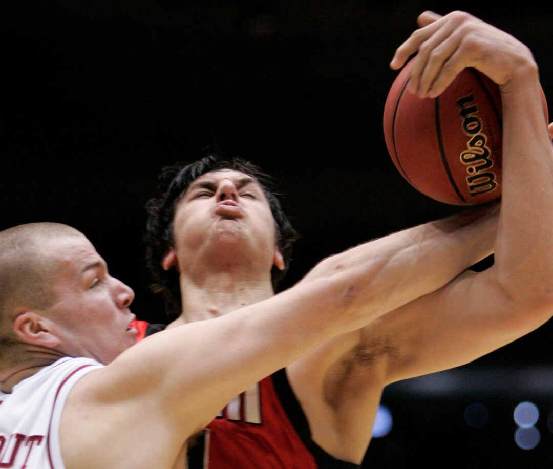 Utah's Andrew Bogut tangles up with Oklahoma's Kevin Bookout. Utah vs. Oklahoma, NCAA mens basketball tournament, at the University of Arizona.Photo by Trent Nelson; 3.19.2005