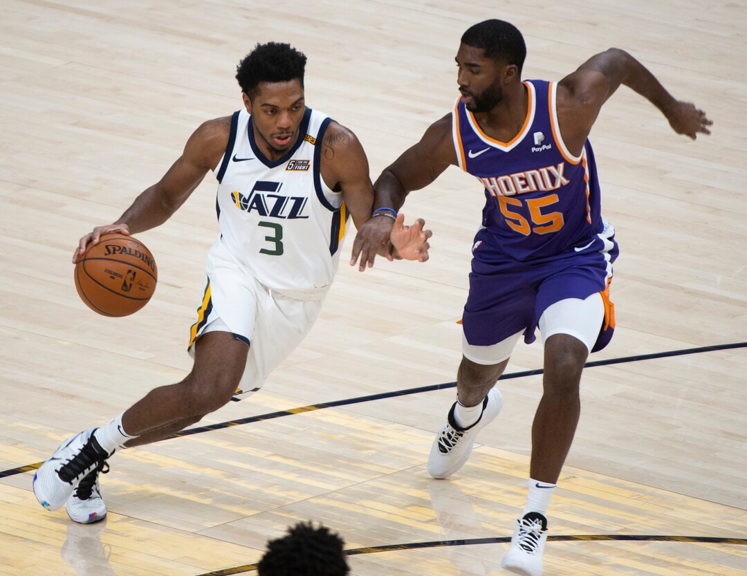 (Rick Egan | The Salt Lake Tribune)  Utah Jazz guard Justin Wright-Foreman (3) dribbles inside as Phoenix Suns guard E'Twaun Moore (55) defends, in preseason NBA action between Utah Jazz and Phoenix Suns at Vivint SmartHome Area, on Saturday, Dec. 12, 2020.