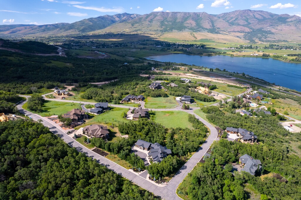(Trent Nelson  |  The Salt Lake Tribune) Homes above Pineview Reservoir in Eden on Thursday, June 23, 2022.