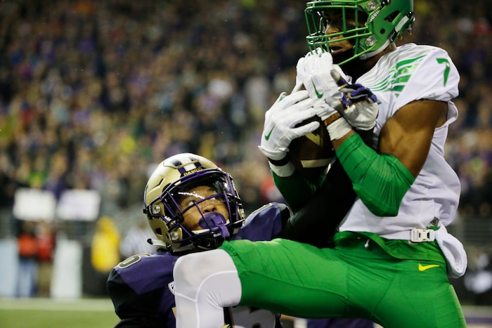 Oregon wide receiver Darren Carrington, right, comes down with a touchdown catch over the defense of Washington defensive back Sidney Jones, left, in the first half of an NCAA college football game, Saturday, Oct. 17, 2015, in Seattle. (AP Photo/Ted S. Warren)