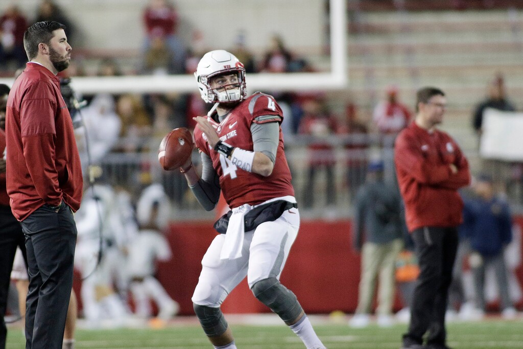 (AP Photo/Young Kwak) Washington State quarterback Luke Falk (4) passes the ball before an NCAA college football game against California in Pullman, Wash., Saturday, Nov. 12, 2016.