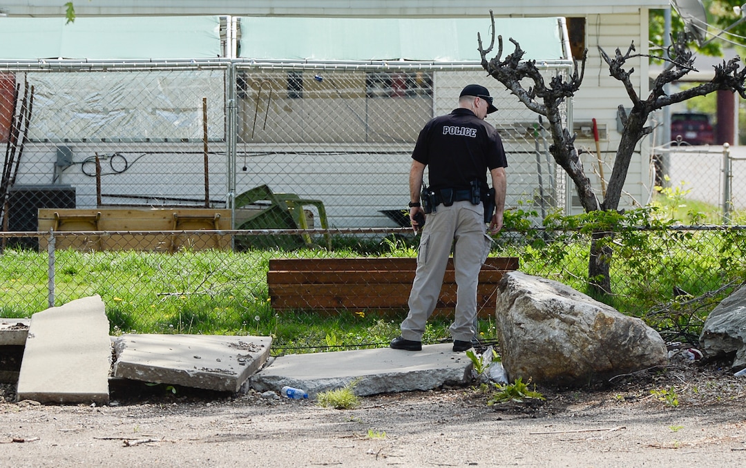 (Francisco Kjolseth  |  The Salt Lake Tribune)  Police work near the scene of a shooting at Pawn and Sales, 135 S. and 500 West, in Bountiful on Friday, May 4, 2018, where two men attempted to rob the store. One suspect was killed in a "scuffle" with a staff member while the other one fled the scene.