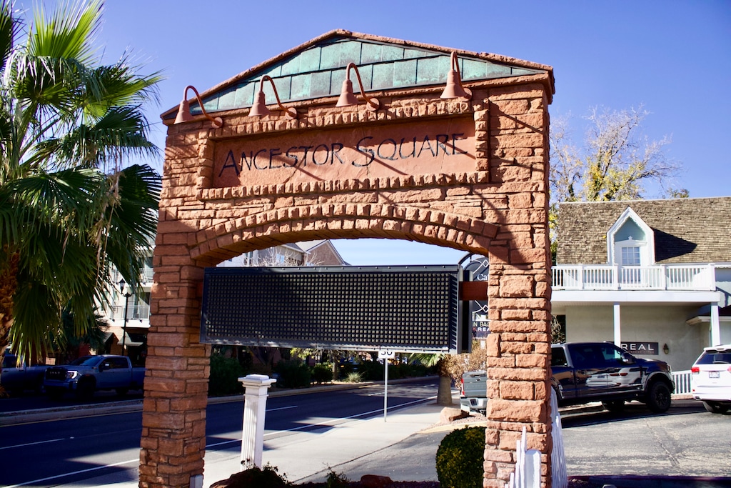 (Lexy Borgogno | The Southern Utah Tribune) Labor Day weekend brought new parking signs that frustrated both customers and business owners at Ancestor Square in St. George. Now, signs are down, and shoppers are back, leaving parking free at Ancestor Square again.