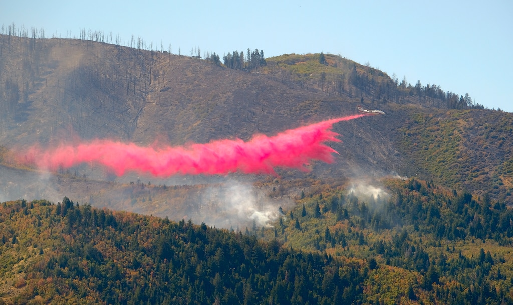 (Leah Hogsten  |  The Salt Lake Tribune )  An air tanker air drops fire retardant on the Pole Creek fire in September 2018.  The Forest Service's decision to not immediately put out the Pole Creek and Bald Mountain fires is now the subject of a lawsuit filed by property owners seeking damages from the federal government.