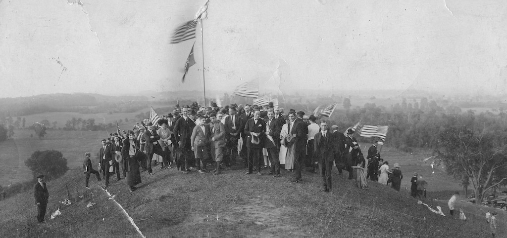 (Church History Library) Latter-day Saints gather atop the Hill Cumorah for a centennial celebration of early historical events in The Church of Jesus Christ of Latter-day Saints in September 1923 in Palmyra, N.Y.