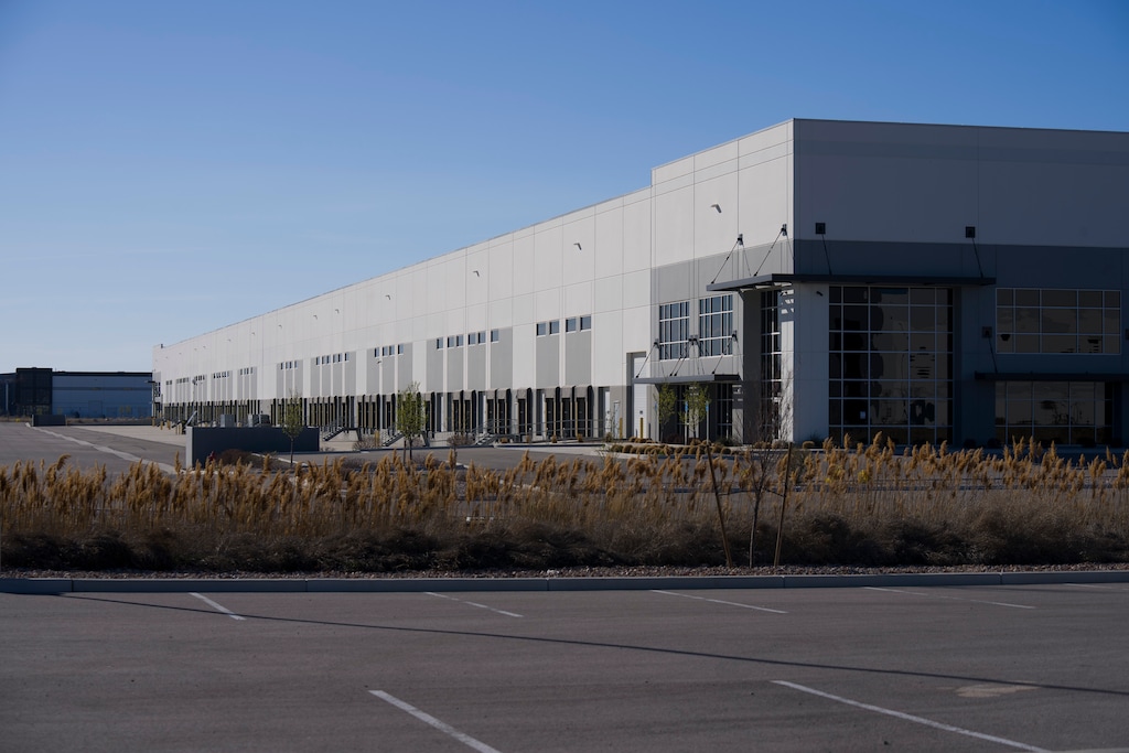 (Bethany Baker  |  The Salt Lake Tribune) The ICE warehouse in Salt Lake City on Wednesday, March 18, 2026.