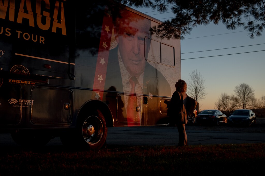(Hilary Swift | The New York Times)

A Trump-liveried bus at a rally for Mehmet Oz in South Abington Township, Pa., on Nov. 3, 2022.