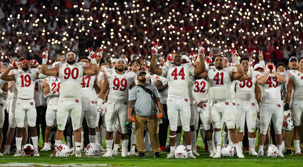 (Rick Egan | The Salt Lake Tribune)   Utah football players pause to remember Aaron lowe and Ty Jordan during a break in the action, between Utah Utes and Ohio State Buckeyes in the Rose Bowl in Pasadena, on Saturday, January 1, 2022.