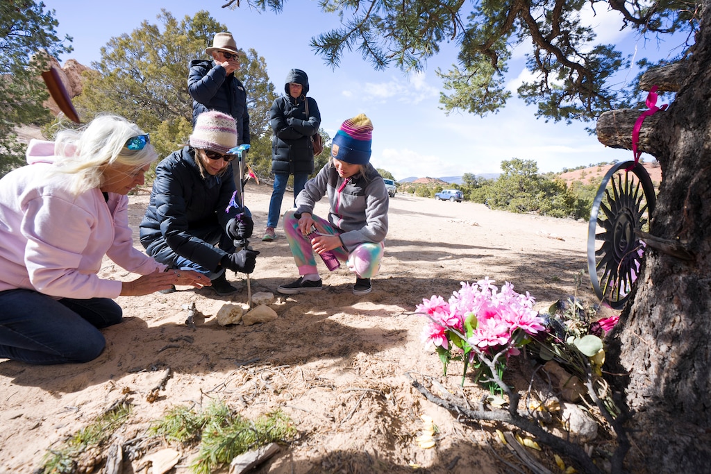 (Bethany Baker | The Salt Lake Tribune) Community members along with friends of Natalie Graves and Linda Dewey, who were shot and killed while hiking outside Teasdale on Wednesday, place items at a memorial for the women at the Cocks Comb trailhead outside Teasdale, Friday, March 6, 2026.