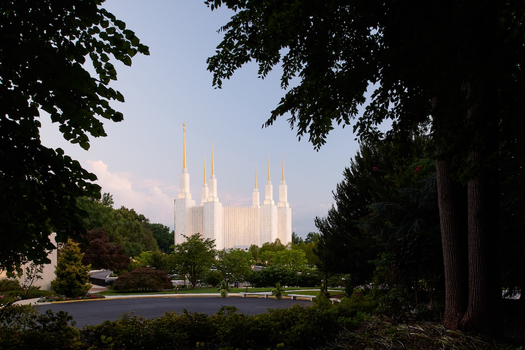 (The Church of Jesus Christ of Latter-day Saints) The Washington D.C. Temple in Kensington, Md.