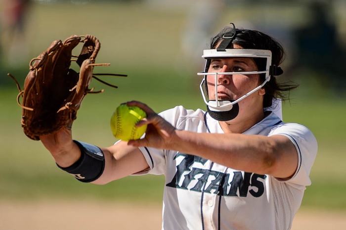 (Trent Nelson | The Salt Lake Tribune)
Herriman vs. Syracuse in the 6A Softball State Championship game, Thursday May 24, 2018. Syracuse's Ashtyn Bauerle (9).