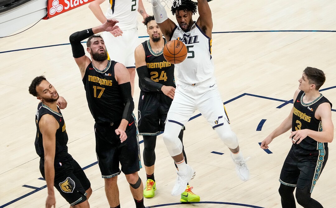 (Leah Hogsten | The Salt Lake Tribune) Utah Jazz center Derrick Favors (15) with the dunk as the Utah Jazz take on the Memphis Grizzlies during Game 1 of the first-round playoffs at Vivint Arena, May 23, 2021.