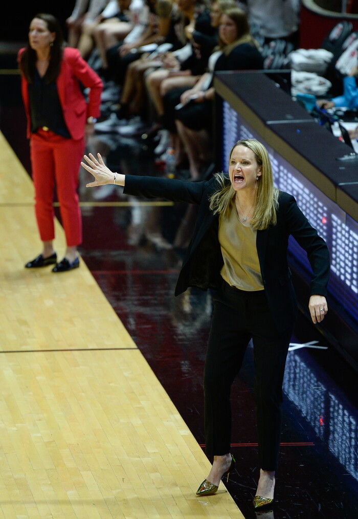 (Francisco Kjolseth  |  The Salt Lake Tribune)  Utah head coach Lynne Roberts yells out to her players in the final minutes as Utah hosts UNLV in women's NCAA basketball at the Huntsman Center, Thursday, March 15, 2018.