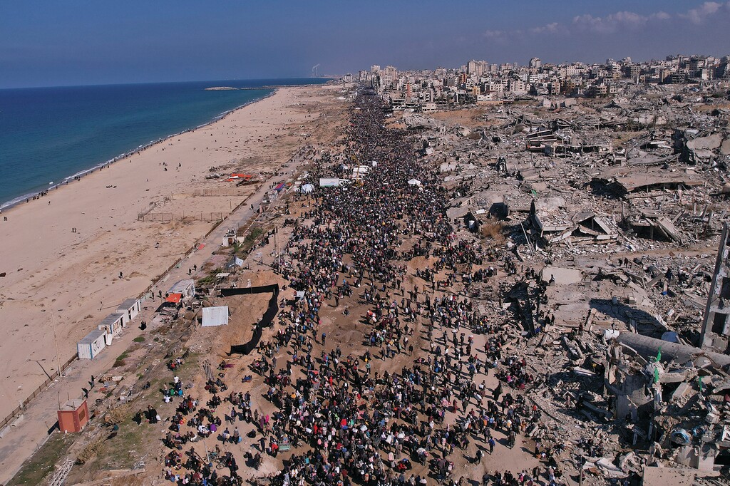 Displaced Palestinians return to their homes in the northern Gaza Strip on Monday, Jan. 27, 2025, following Israel's decision to allow thousands of them to go back for the first time since the early weeks of the 15-month war with Hamas. (AP Photo/Mohammad Abu Samra)