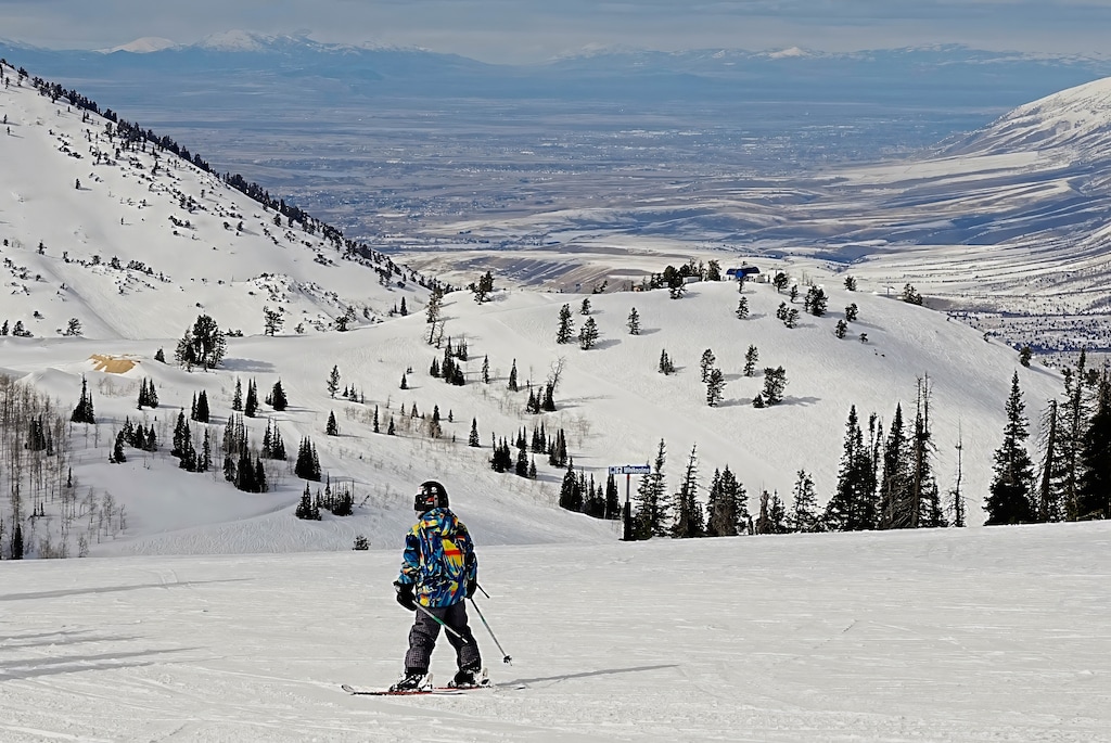 (Francisco Kjolseth  | The Salt Lake Tribune) A young skier heads down the Lodge Trail at Powder Mountain on Friday, March 21, 2025. 
