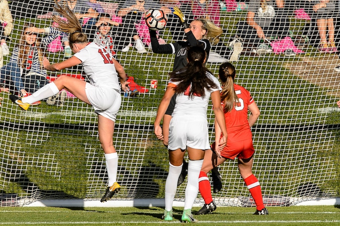 (Trent Nelson | The Salt Lake Tribune) Utah Carly Nelson (00) makes a save as the University of Utah hosts Stanford, NCAA Women's Soccer in Salt Lake City Thursday October 5, 2017.