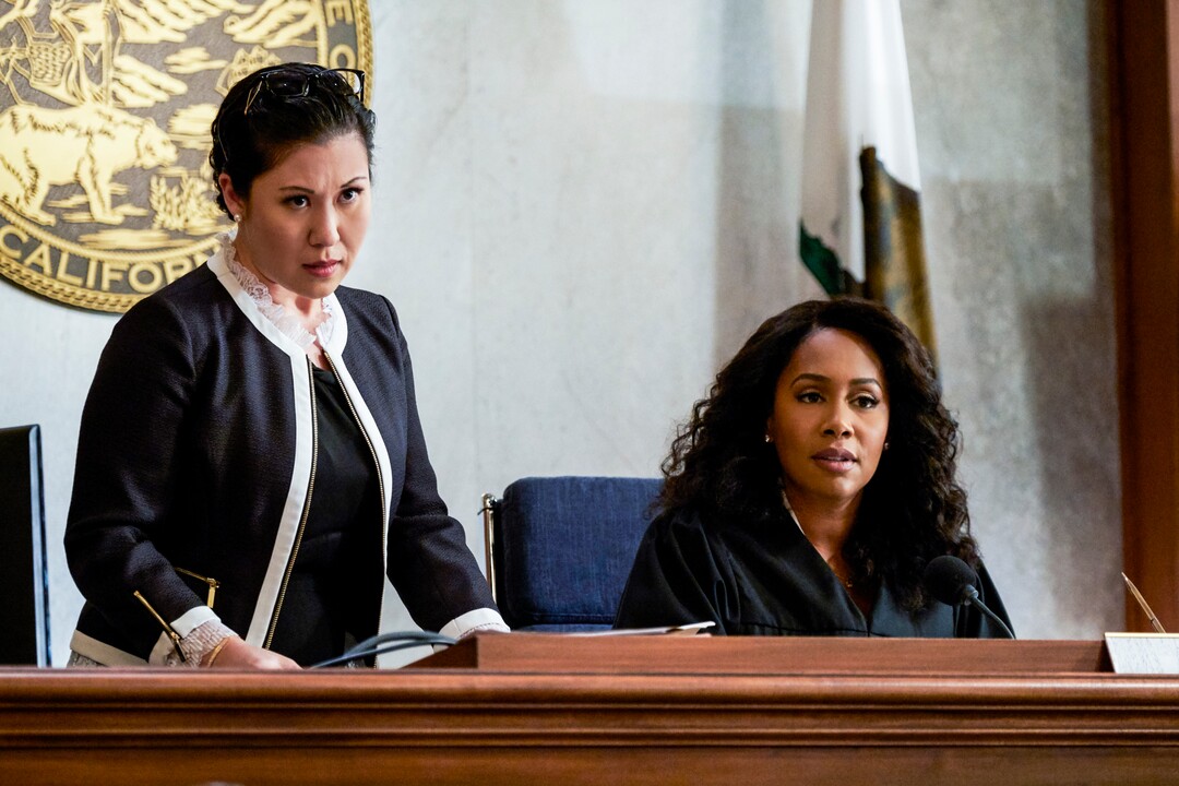 (Photo courtesy Tina Thorpe/Warner Bros. Entertainment) Ruthie Ann Miles, left, stars as Sherri Kansky, the assistant to Judge Lola Carmichael (Simone Missick) in “All Rise.”