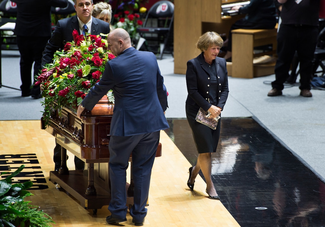 Scott Sommerdorf | The Salt Lake TribuneKaren Huntsman steps away from the casket carrying her husband, Jon M. Huntsman Sr., at the conclusion of funeral services for her husband, at the Huntsman Center at the University of Utah, Saturday, February, 10, 2018. 
