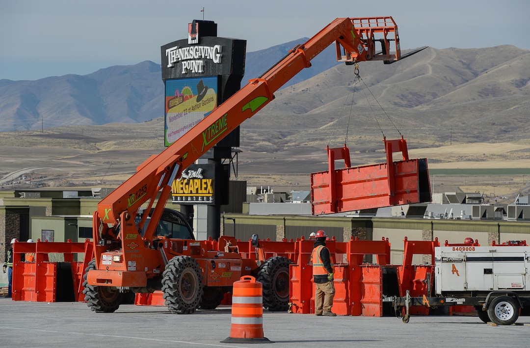 (Francisco Kjolseth  |  The Salt Lake Tribune)  UDOT completes the first stage of the new Triumph Blvd bridge in Lehi, opening East to West traffic on Thursday, Nov. 1, 2018, as part of the I-15 Technology Corridor Project.