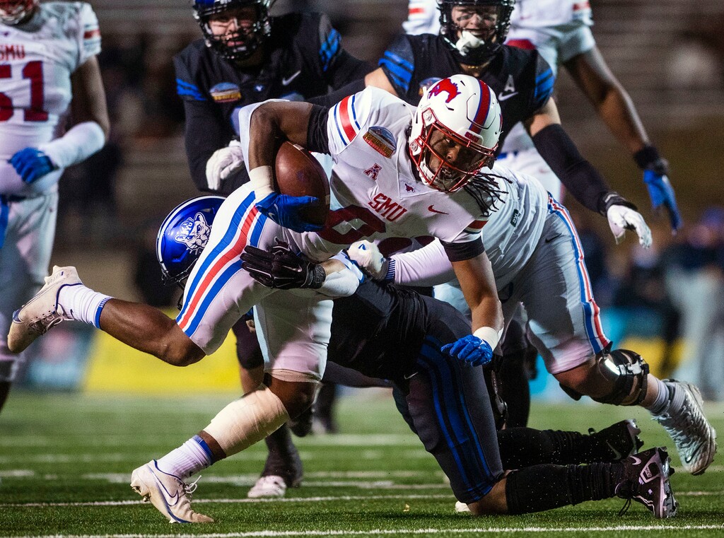 SMU's Camar Wheaton (0) carries the ball against BYU during the first half of the New Mexico Bowl NCAA college football game in Albuquerque, N.M., Saturday, Dec. 17, 2022. (Chancey Bush/The Albuquerque Journal via AP)