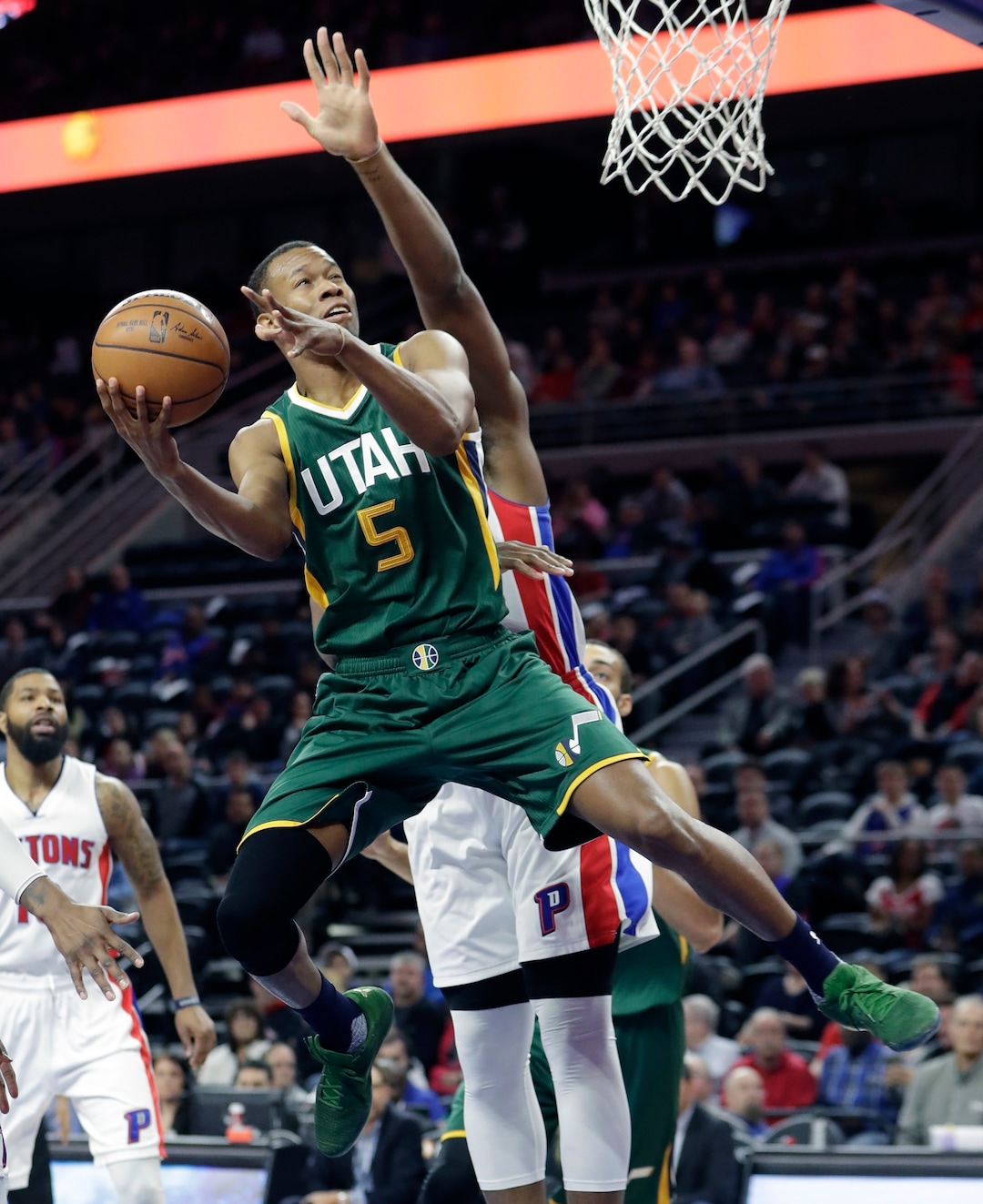 Utah Jazz guard Rodney Hood (5) shoots during the first half of the team's NBA basketball game against the Detroit Pistons, Wednesday, March 15, 2017, in Auburn Hills, Mich. (AP Photo/Carlos Osorio)