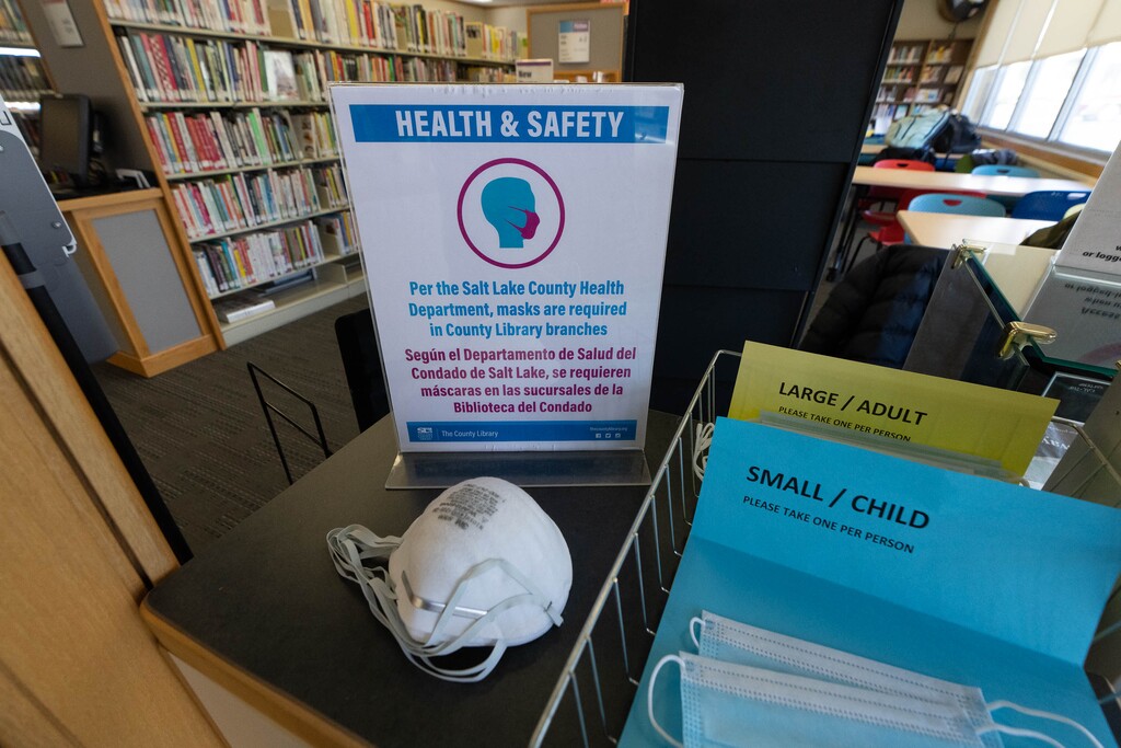(Francisco Kjolseth | The Salt Lake Tribune) Smith Library at 3300 S. 810 East offers patrons n95 masks as the Salt Lake County Health Department requires masks in county branch libraries as seen on Saturday, Jan. 8, 2022. 
