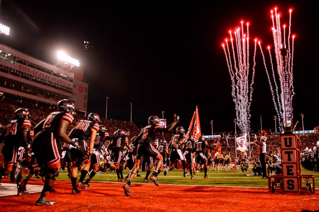 (Trent Nelson | The Salt Lake Tribune)  The University of Utah hosts Washington at Rice-Eccles Stadium in Salt Lake City, Saturday Sept. 15, 2018.
