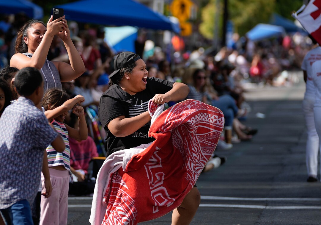 (Francisco Kjolseth | The Salt Lake Tribune) Faleule Matangi cheers on the First Tongan Christian Church participating in the Days of ’47 Parade in Salt Lake City on Saturday, July 23, 2022.