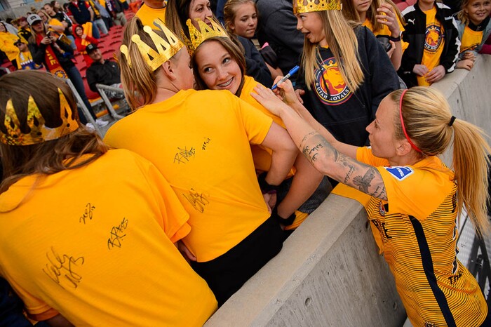 (Trent Nelson | The Salt Lake Tribune)  
Utah Royals FC hosts the Chicago Red Stars, at Rio Tinto Stadium in Sandy, Saturday April 14, 2018. Utah Royals FC midfielder Gunnhildur Jónsdóttir (23) signs autographs on fans' t-shirts.