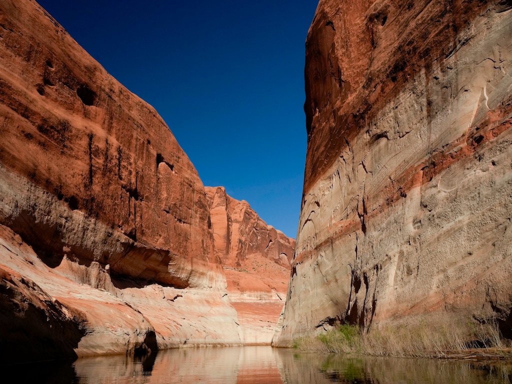 (Bethany Baker  |  The Salt Lake Tribune) The bathtub ring is visible at Lake Powell near Ticaboo, Utah on Tuesday, Oct. 17, 2023.
