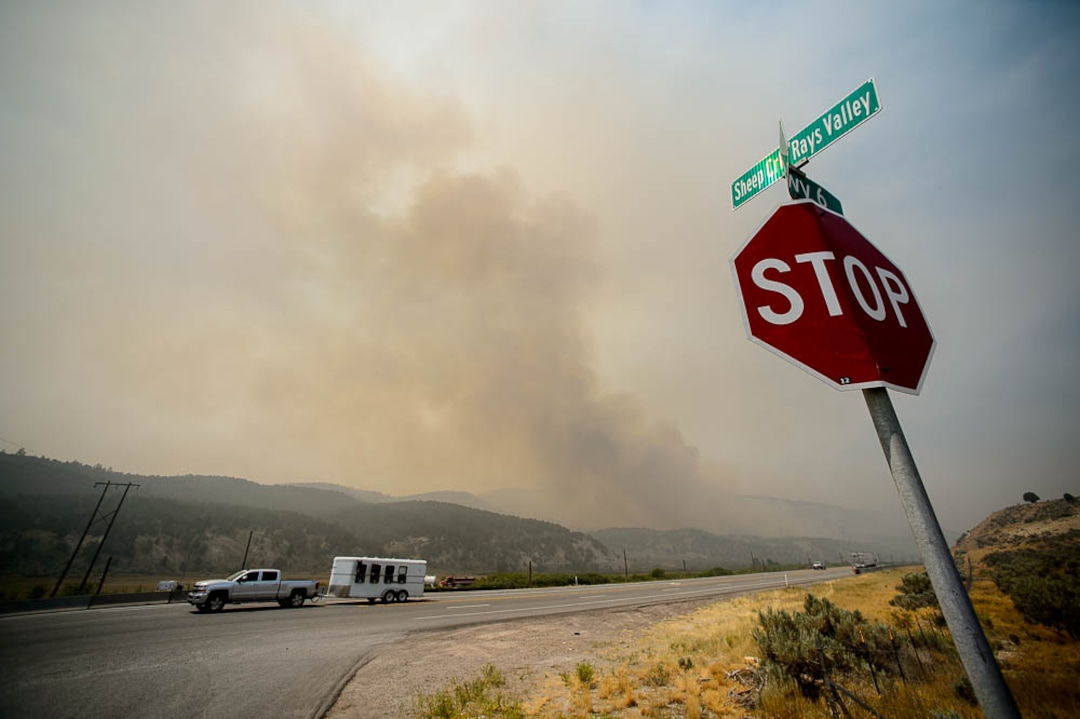(Trent Nelson | The Salt Lake Tribune) The Coal Hollow Fire burns along Highway 6 in Utah County, Thursday Aug. 9, 2018.