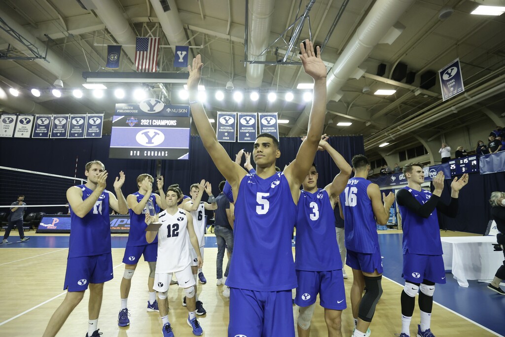 (Jaren Wilkey | BYU Photo) Gabi Garcia Fernandez (5) and the Cougars thank fans in the Smith Fieldhouse following their MPSF Tournament championship win.
