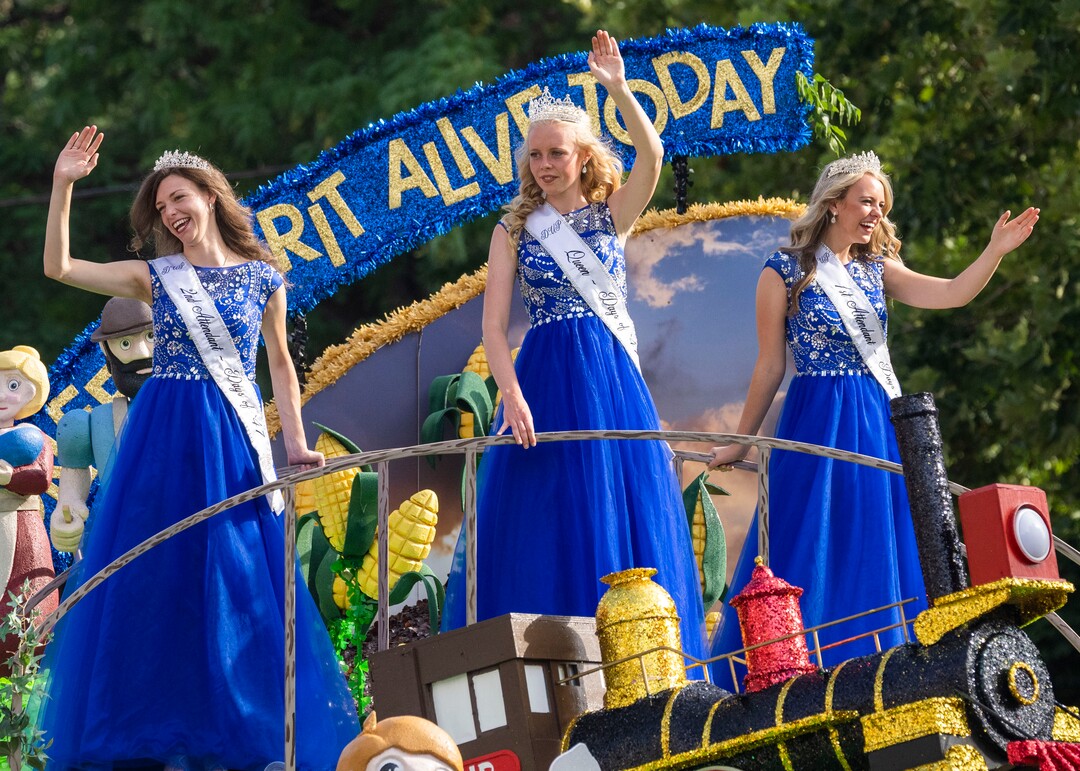 (Rick Egan | The Salt Lake Tribune)  The Days of '47 Royalty, second attendant Arianna Haner, Queen Sophia Lowry first attendant Adelyn Eisenach, in the Days of '47 Parade in Salt Lake City, on Friday, July 23, 2021.