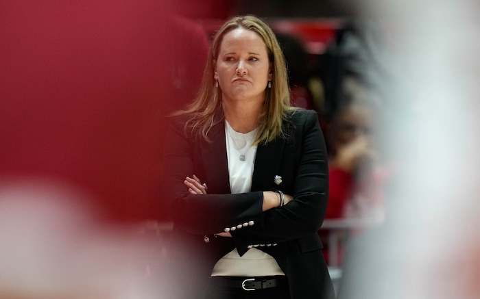 (Francisco Kjolseth | The Salt Lake Tribune) Utah women’s basketball head coach Lynne Roberts shows her discontent with the referees as the University of Utah hosts the Oklahoma Sooners in women’s NCAA basketball in Salt Lake City on Wednesday, Nov. 16, 2022.