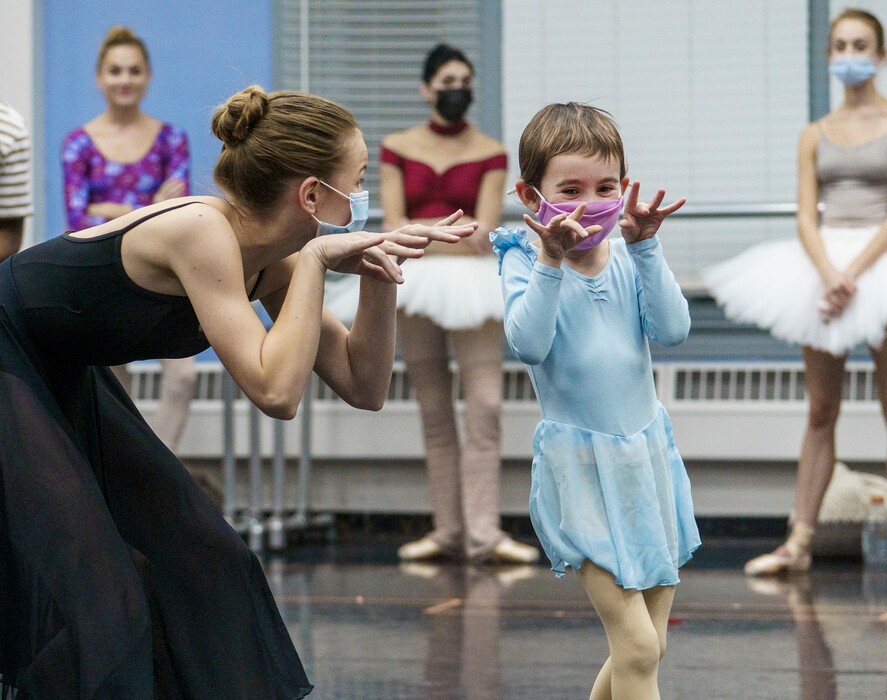 (Leah Hogsten | The Salt Lake Tribune) Ballet West Academy student London Williamson, left, and Evi Svete, 5, dance during a rehearsal of Ballet West's "The Nutcracker,"  Nov. 15, 2021, at the Capitol Theatre in Salt Lake City.