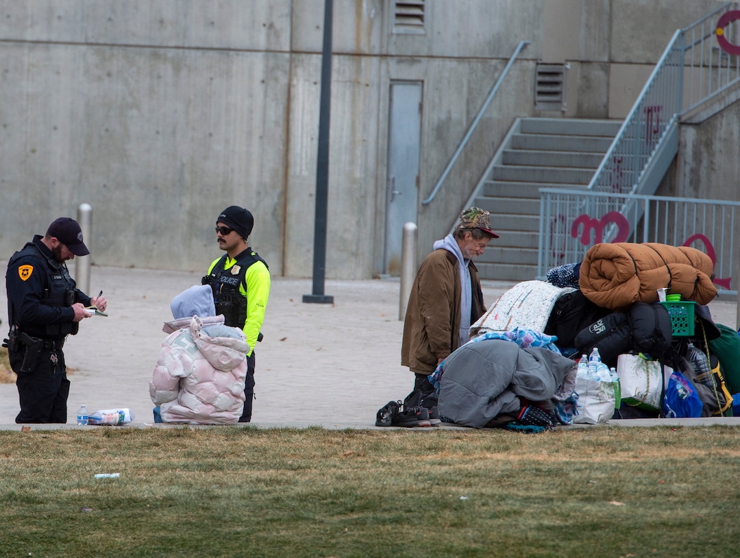 (Rick Egan | The Salt Lake Tribune) Salt Lake City Police talk with people experiencing homelessness near the Salt Lake City Library, Monday, Dec. 23, 2019.
