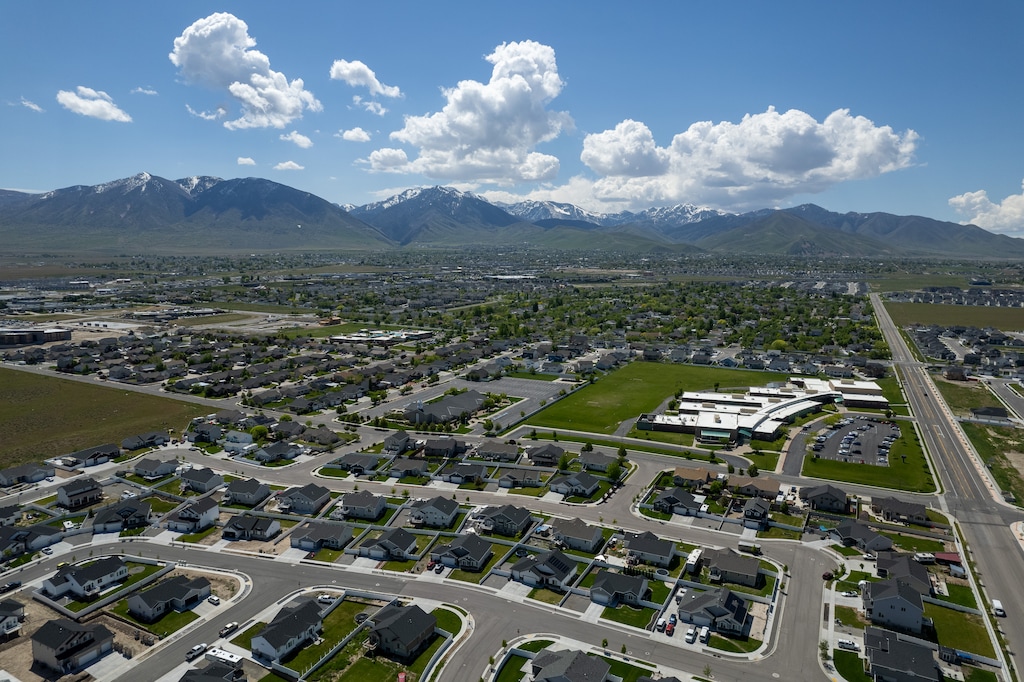 (Trent Nelson  |  The Salt Lake Tribune) Homes in Tooele on Wednesday, May 15, 2024. A new study found that the state’s population grew 1.5% last year, down .1% from 2023.