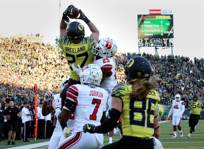 Oregon tight end Jacob Breeland comes down with a touchdown reception against Utah during the third quarter of an NCAA college football game Saturday, Oct. 28, 2017, in Eugene, Ore. (AP Photo/Chris Pietsch)