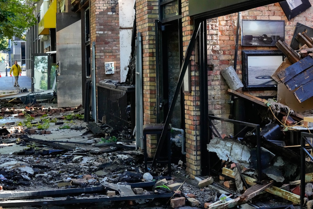 (Francisco Kjolseth | The Salt Lake Tribune) The White Horse, at right, lies in ruin following a fast moving fire on Monday on Main Street in Salt Lake City that caused catastrophic damage to the businesses of London Belle, Whiskey Street, White Horse and Los Tapatios, Tuesday, Aug. 12, 2025.
