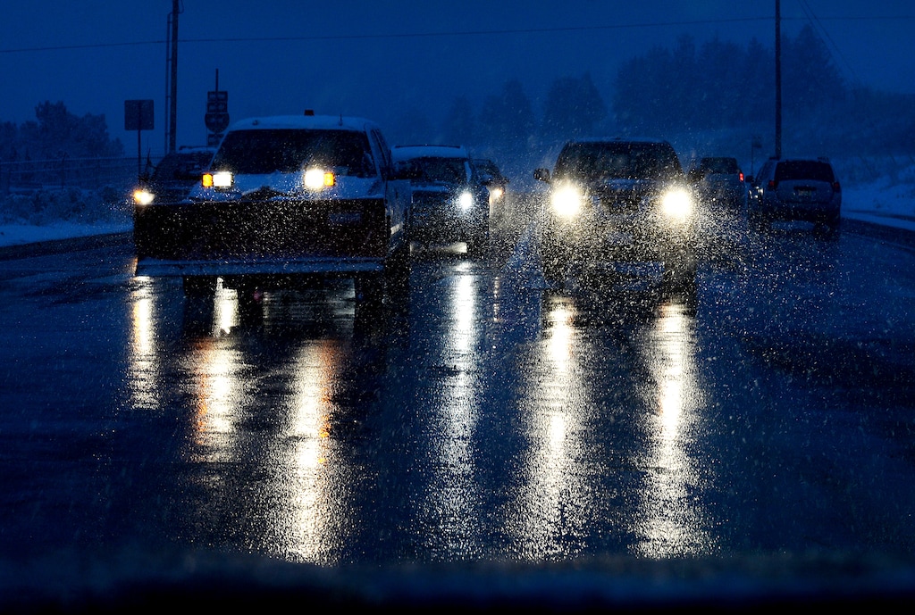 (Scott Sommerdorf | The Salt Lake Tribune)
Drivers on Wasatch Blvd. as snow falls, Wednesday, December 20, 2017.