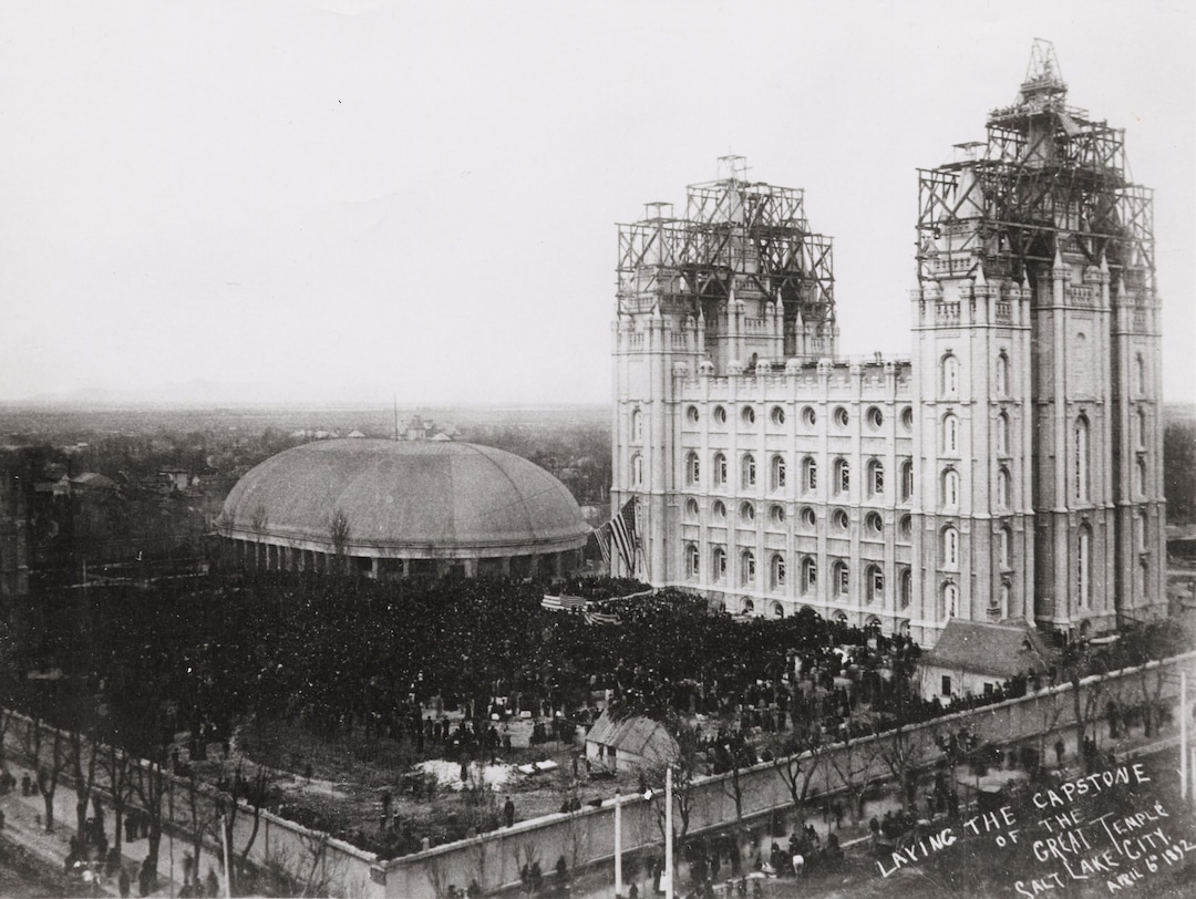 (photo courtesy The Church of Jesus Christ of Latter-day Saints) A crowd of 30,000 people gathered to witness the laying of the capstone of the Salt Lake Temple on April 6, 1892.