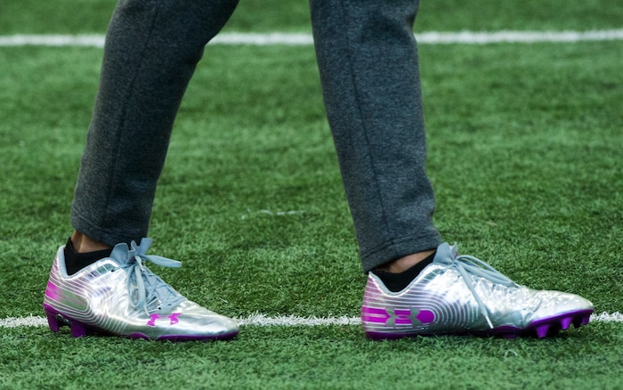 (Rick Egan  |  The Salt Lake Tribune)      Darren Carrington II, wears silver shoes as he warms up for University of Utah's 2018 Pro Day for NFL scouts, at Spence Eccles Field House, Wednesday, March 28, 2018.